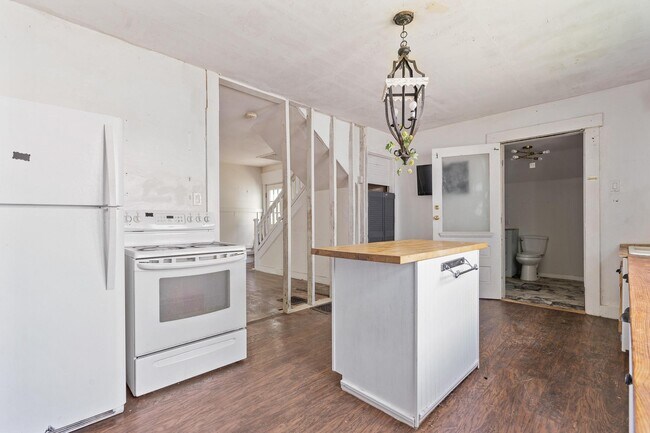 Building Photo - 2225 Catalpa Dr
