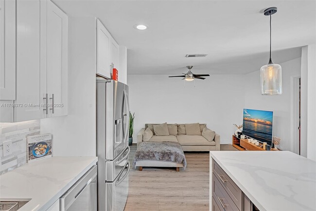 Building Photo - 801 NE 81st St