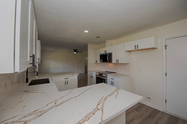 Building Photo - 309 E X St