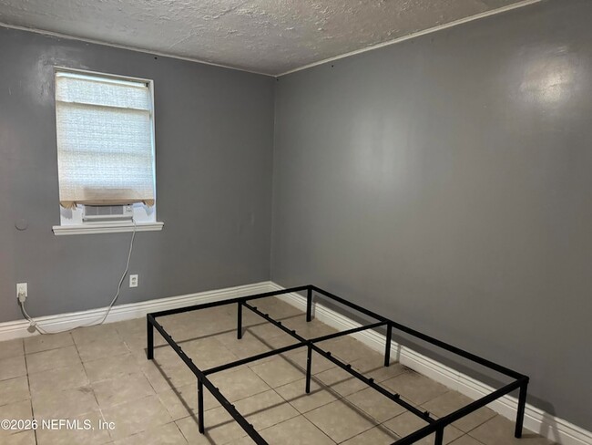 Building Photo - 1138 E 19th St