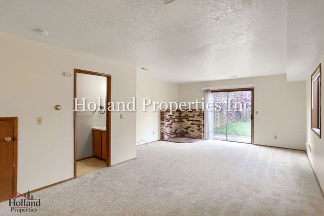 Building Photo - 1717/1719 Springbrook Way