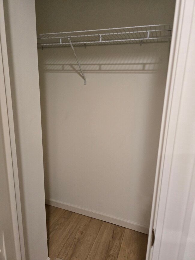 Building Photo - 856