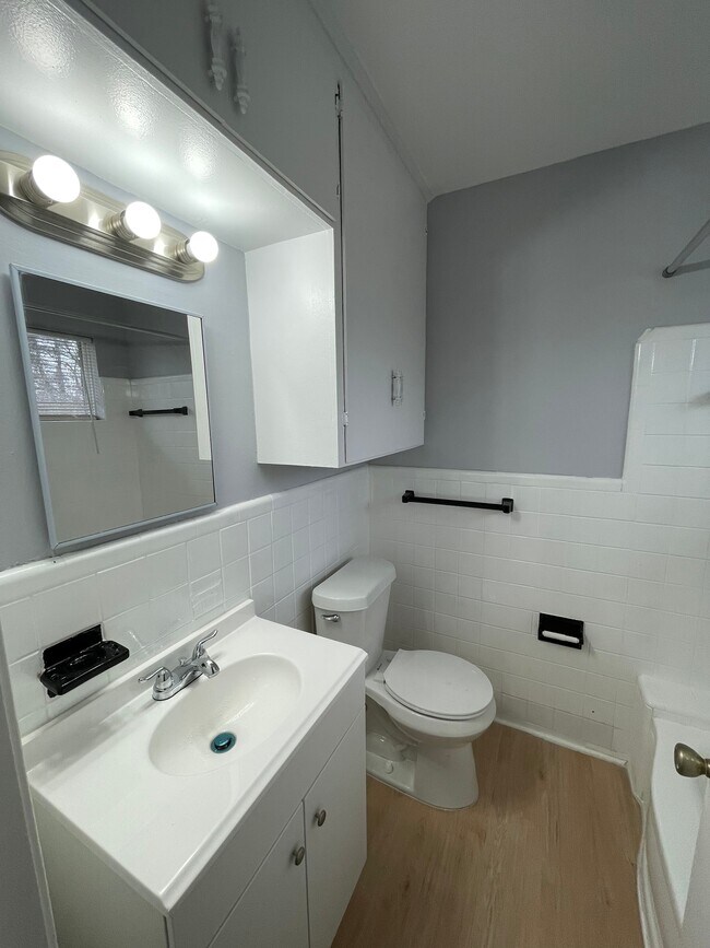 Building Photo - Beaconsfield Apartments