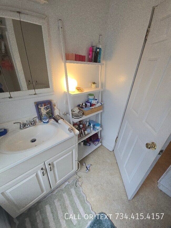 Building Photo - 110 E Summit St