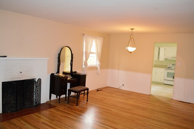Building Photo - 137 Yale Ave