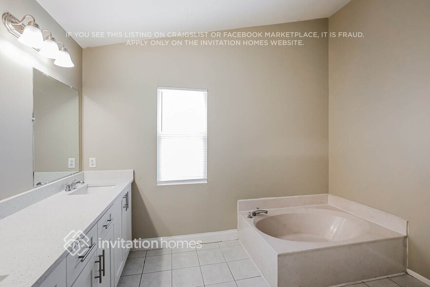 Building Photo - 3939 Jasmine Ln