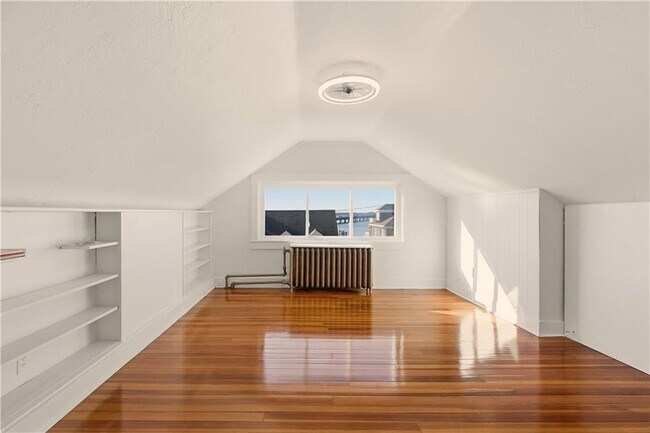 Building Photo - 31 Bayside Ave