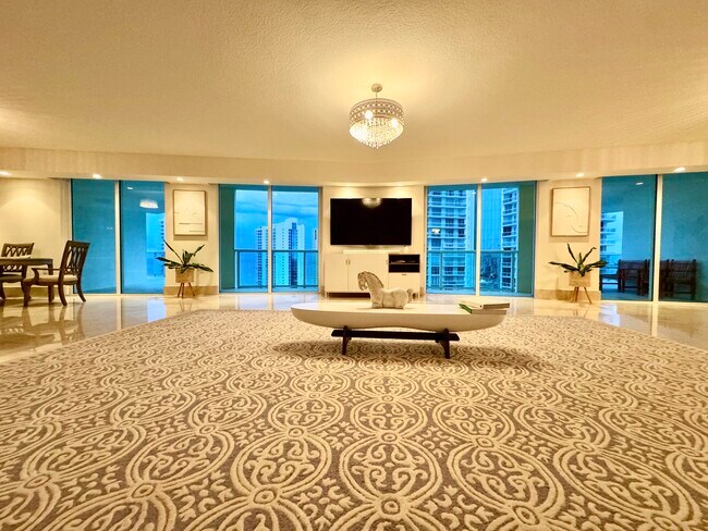 Building Photo - St. Tropez Penthouse