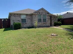 Building Photo - 3000 Lake Terrace Dr