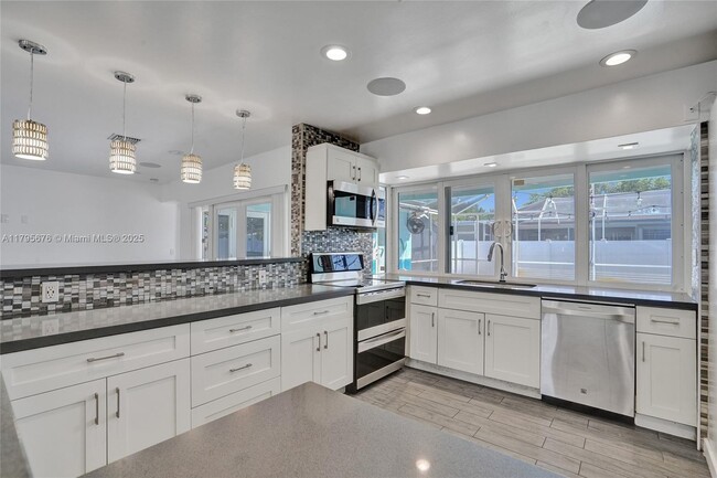 Building Photo - 9240 SW 54th St