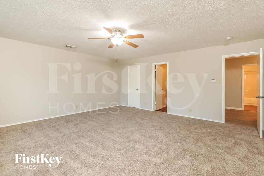 Building Photo - 12514 Redrock Oak