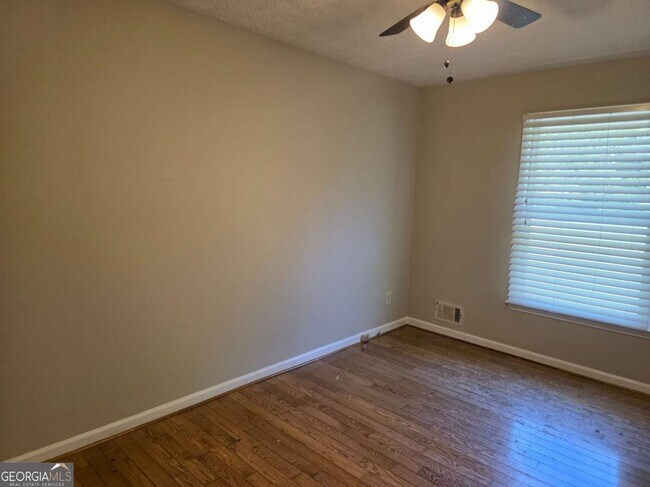 Building Photo - 1695 Underwood Dr SE