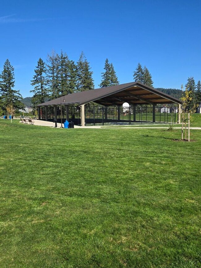 Building Photo - Brand New & Beautiful 2025 Holt Home !  Wa...