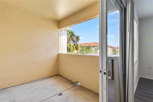 Building Photo - 1010 Villagio Cir