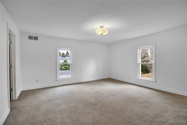 Building Photo - 5849 Broadway St