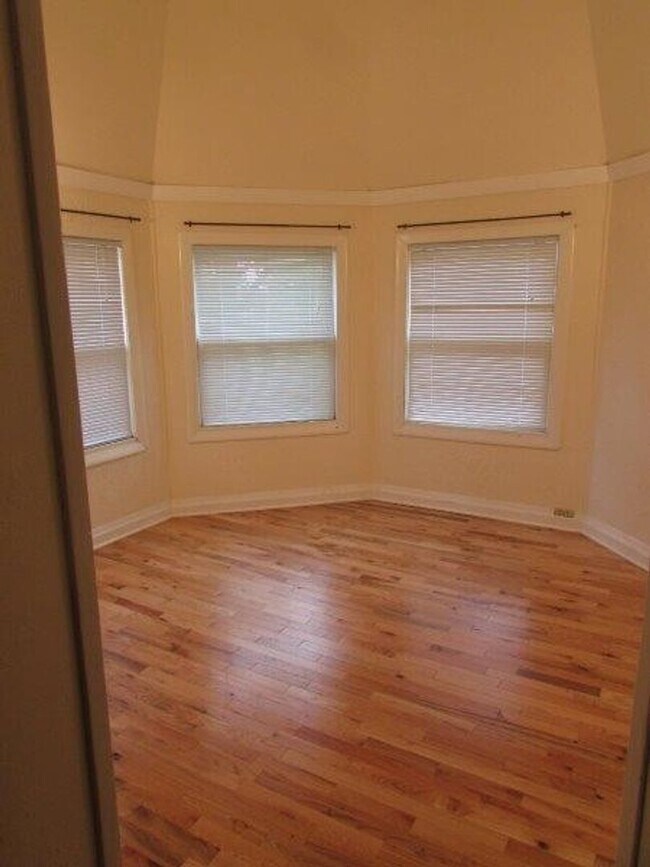 Building Photo - 1628 Winnebago St