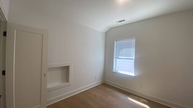 Building Photo - 335 Sophia Rain Dr