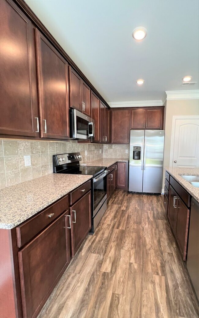 Building Photo - Coming Soon - Beautiful Home in Benson!