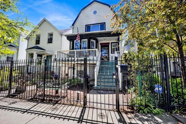 Building Photo - 3721 W Shakespeare Ave