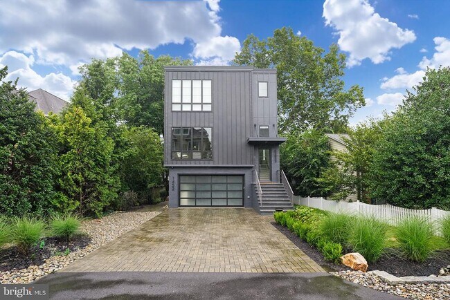 Building Photo - 1452 Buena Vista Ave