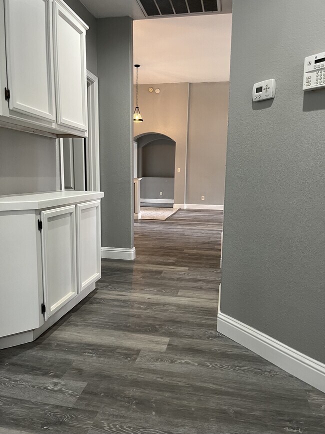 Building Photo - 2021 Nand Dr