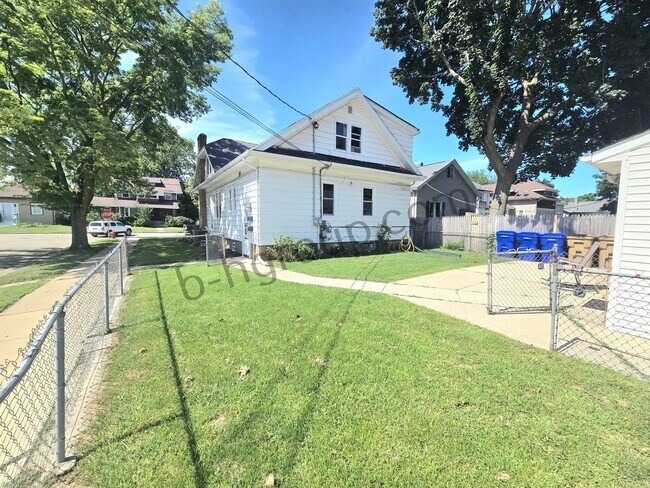 Building Photo - 7029 26th Ave