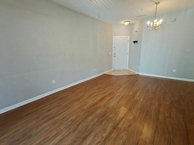 Building Photo - Cozy 2 Bedroom Condo on Ground Floor