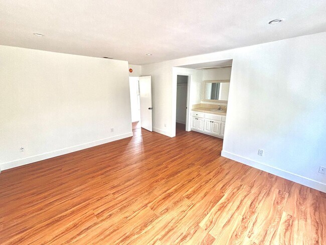 Building Photo - Spacious Private back house, W/D hookups, Garage, Walk-in closet