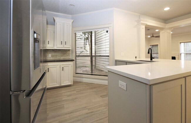Building Photo - 2555 Bering Dr