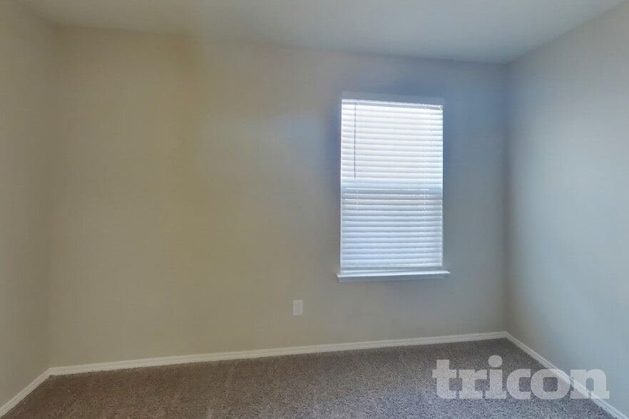 Building Photo - 1023 Spofford Dr