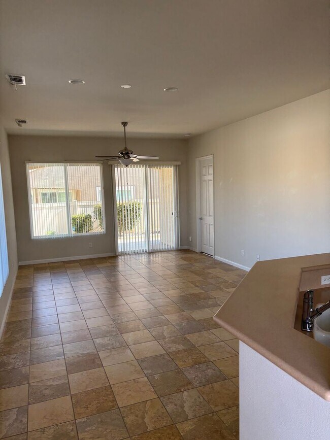 Building Photo - Del Web Rental 2 Bedroom