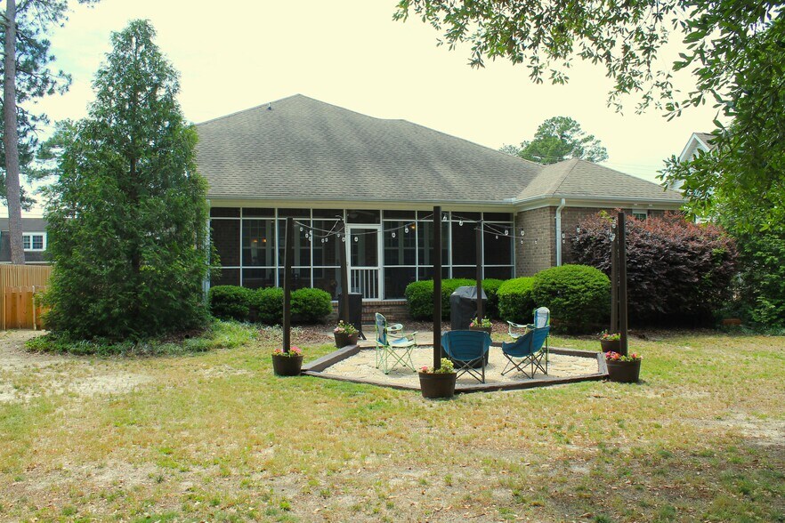 Building Photo - 215 Kelly Rd