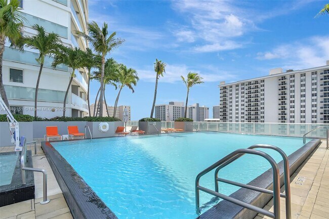 Building Photo - 3101 Bayshore Dr