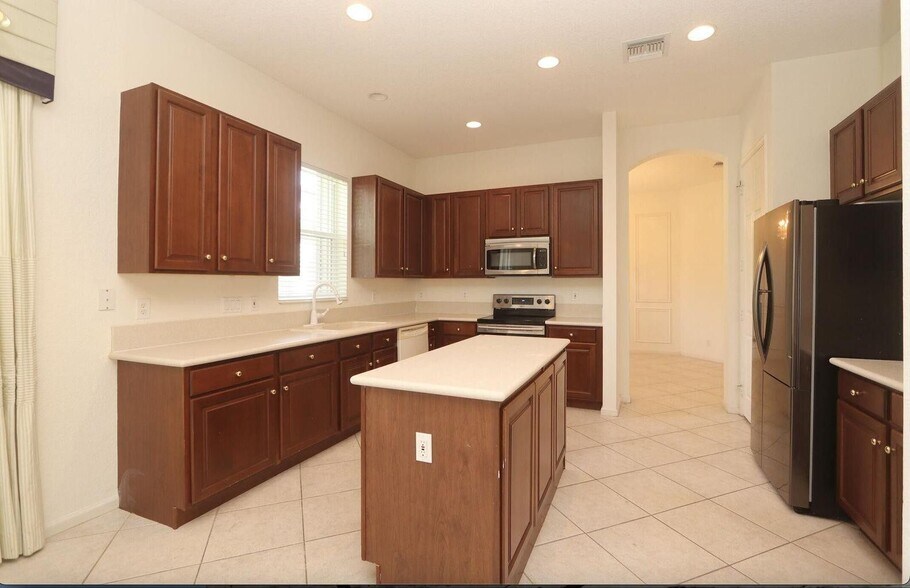 Building Photo - 9183 Bay Point Cir