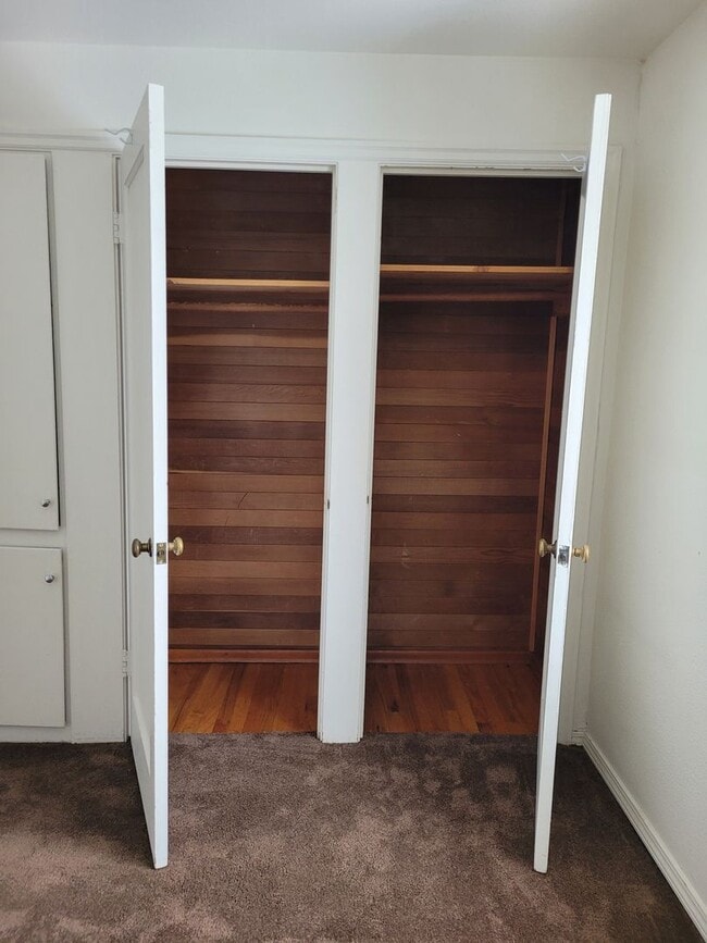 Building Photo - FREE JUNE RENT w/ One Year Lease