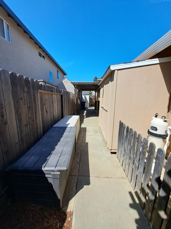 Building Photo - 354 Bradley Dr