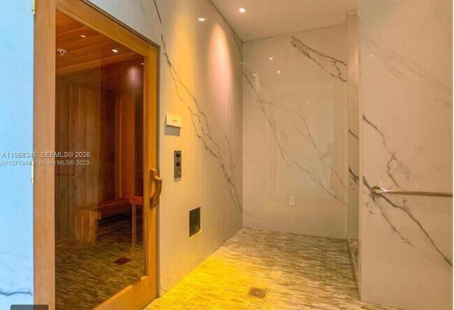 Building Photo - 460 NE 28th St