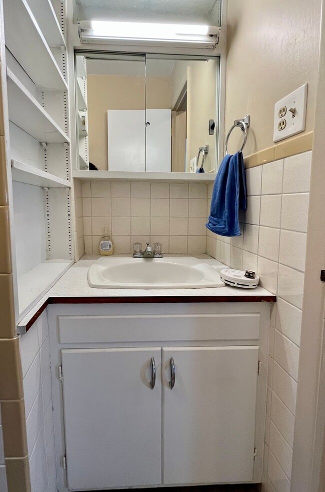 Building Photo - Charming 3-Bedroom Home with Spacious Layo...