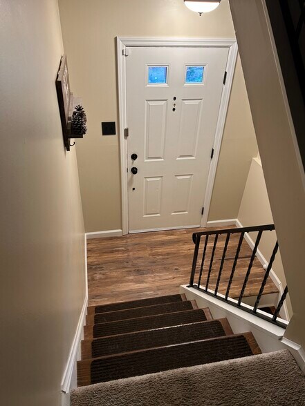 Front door - 950 Twin Leaf Ct