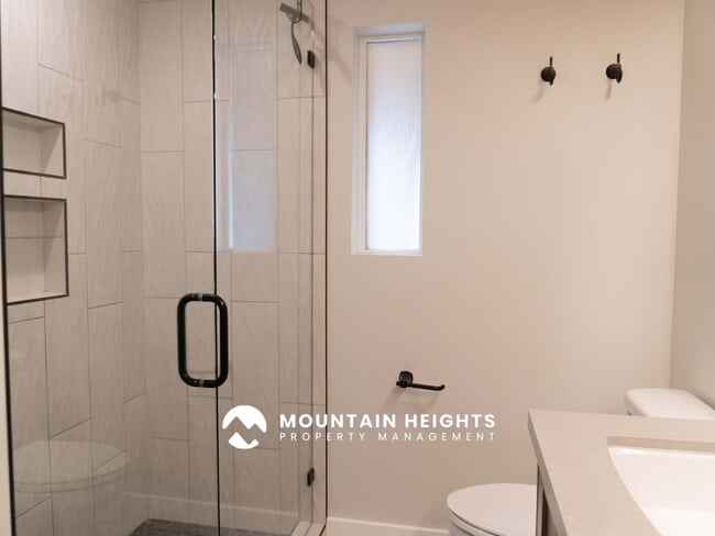 Building Photo - 8589 Kings Hill Dr