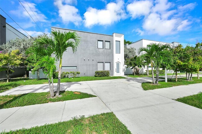 Building Photo - 18750 SW 117th Ave