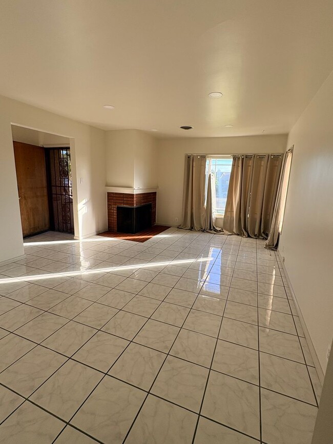 Building Photo - beautiful 4 bedroom 4 baths in West covina. Must see!