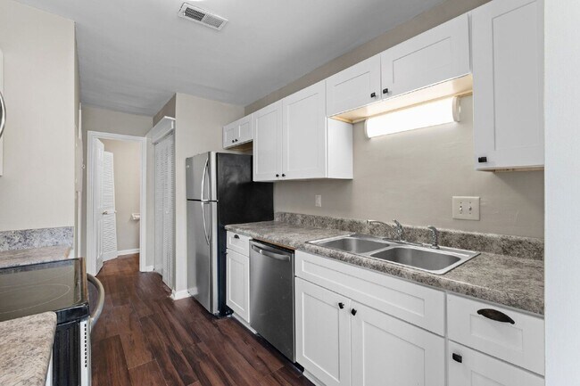 Building Photo - 1301 Neelys Bend Rd