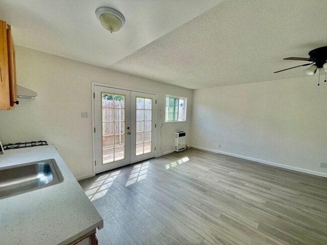 Building Photo - Freshly Renovated Studio with Yard & Mount...