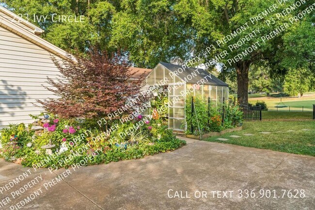 Building Photo - 223 Ivy Cir