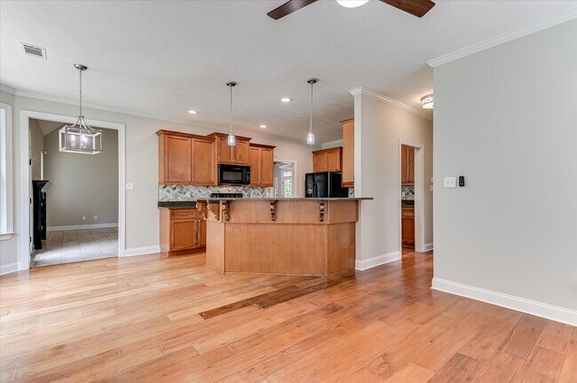 Building Photo - 1111 Sumter Landing Cir