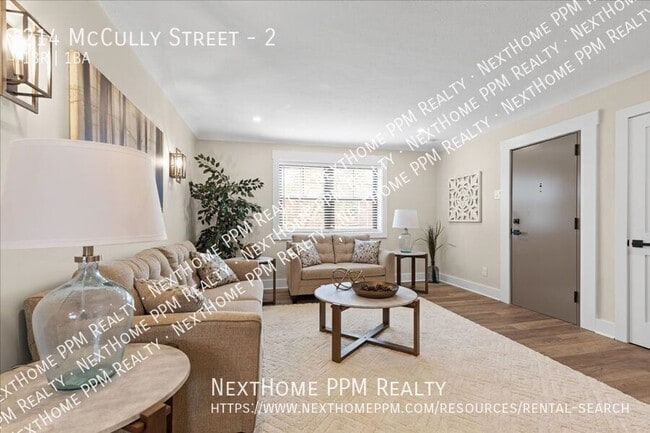 Building Photo - 214 McCully St