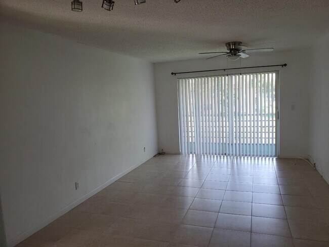 Building Photo - 235 Lake Dora Dr