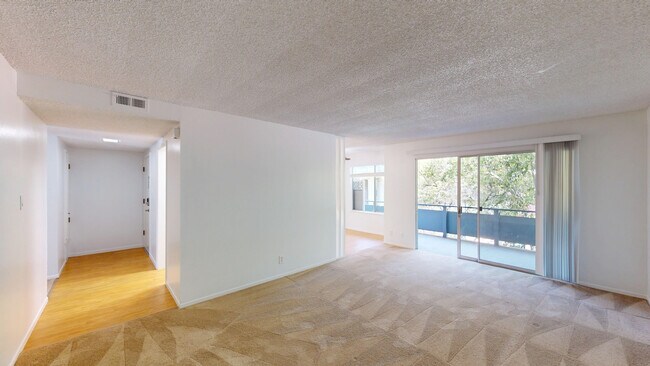Building Photo - 827 Las Gallinas Ave