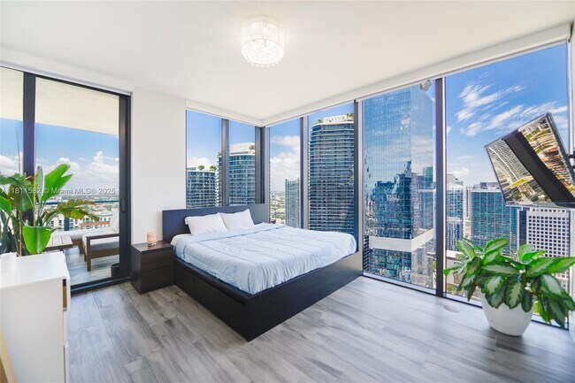 Building Photo - 1010 Brickell Ave